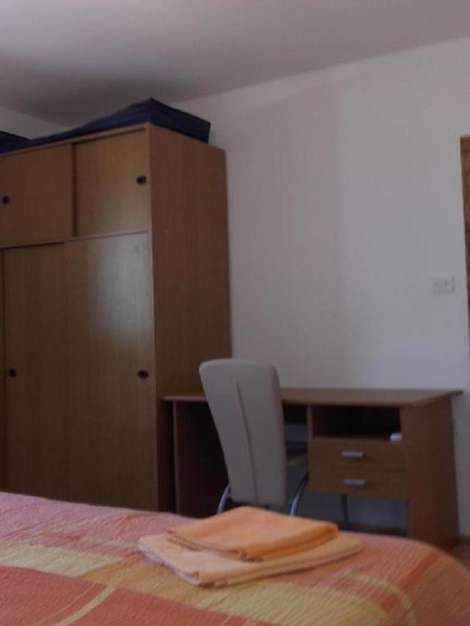 Apartments Smilje I Maslina Горни-Карин Экстерьер фото